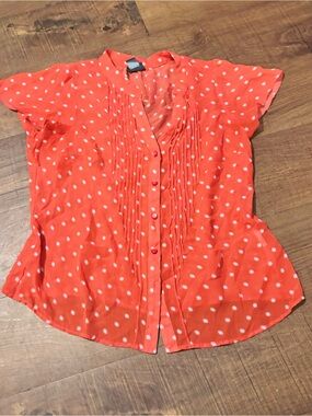 Covington Coral Dot Pintuck Short Sleeve Blouse